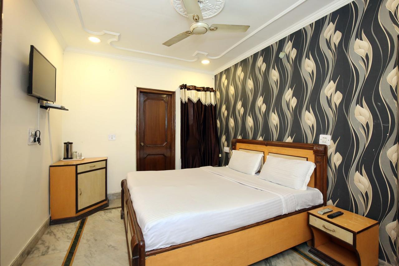 Capital O 10990 Hotel Gobind Regency Zirakpur Kültér fotó