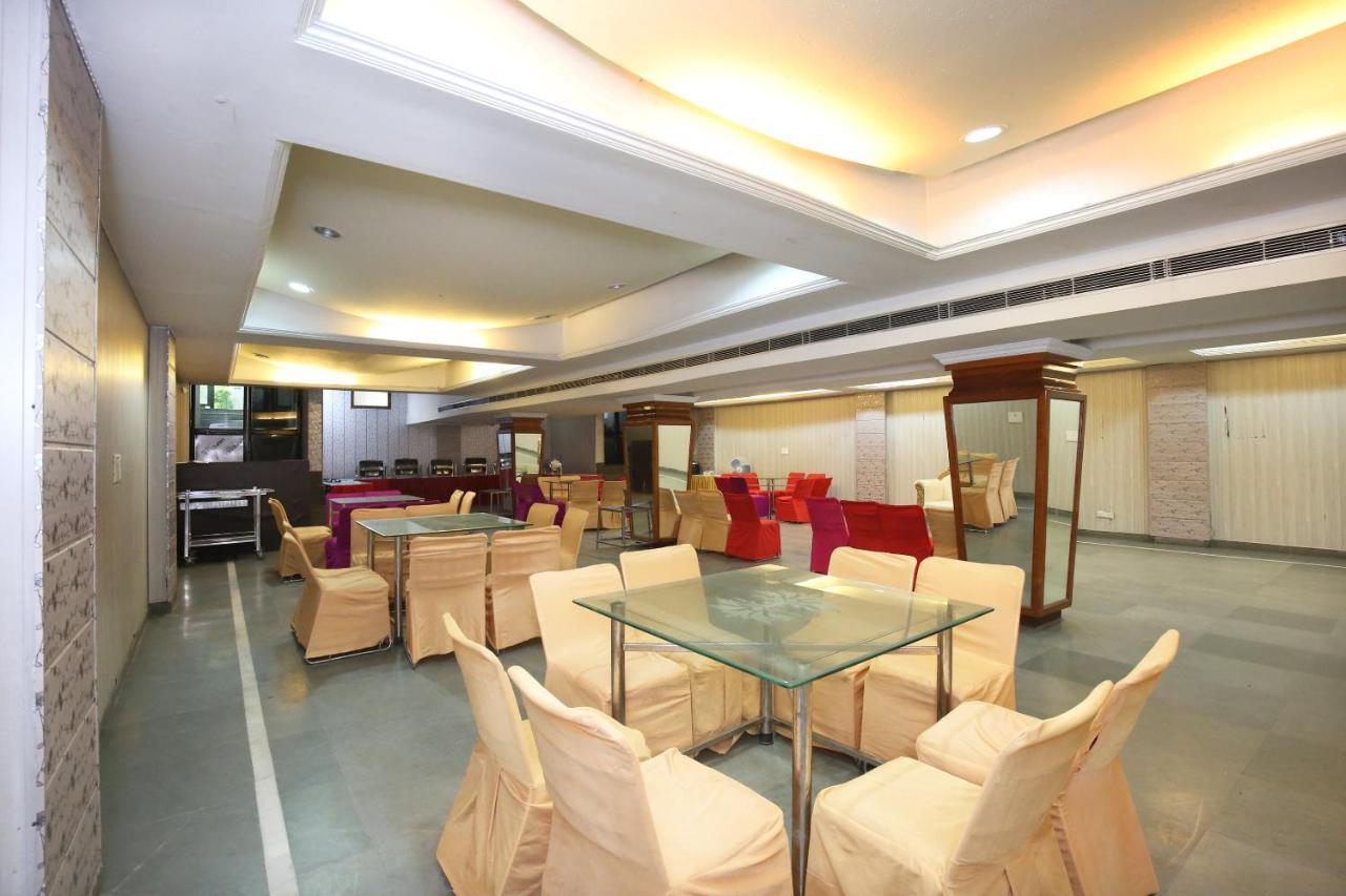 Capital O 10990 Hotel Gobind Regency Zirakpur Kültér fotó