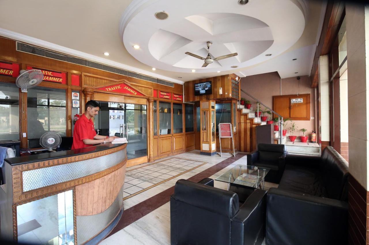 Capital O 10990 Hotel Gobind Regency Zirakpur Kültér fotó