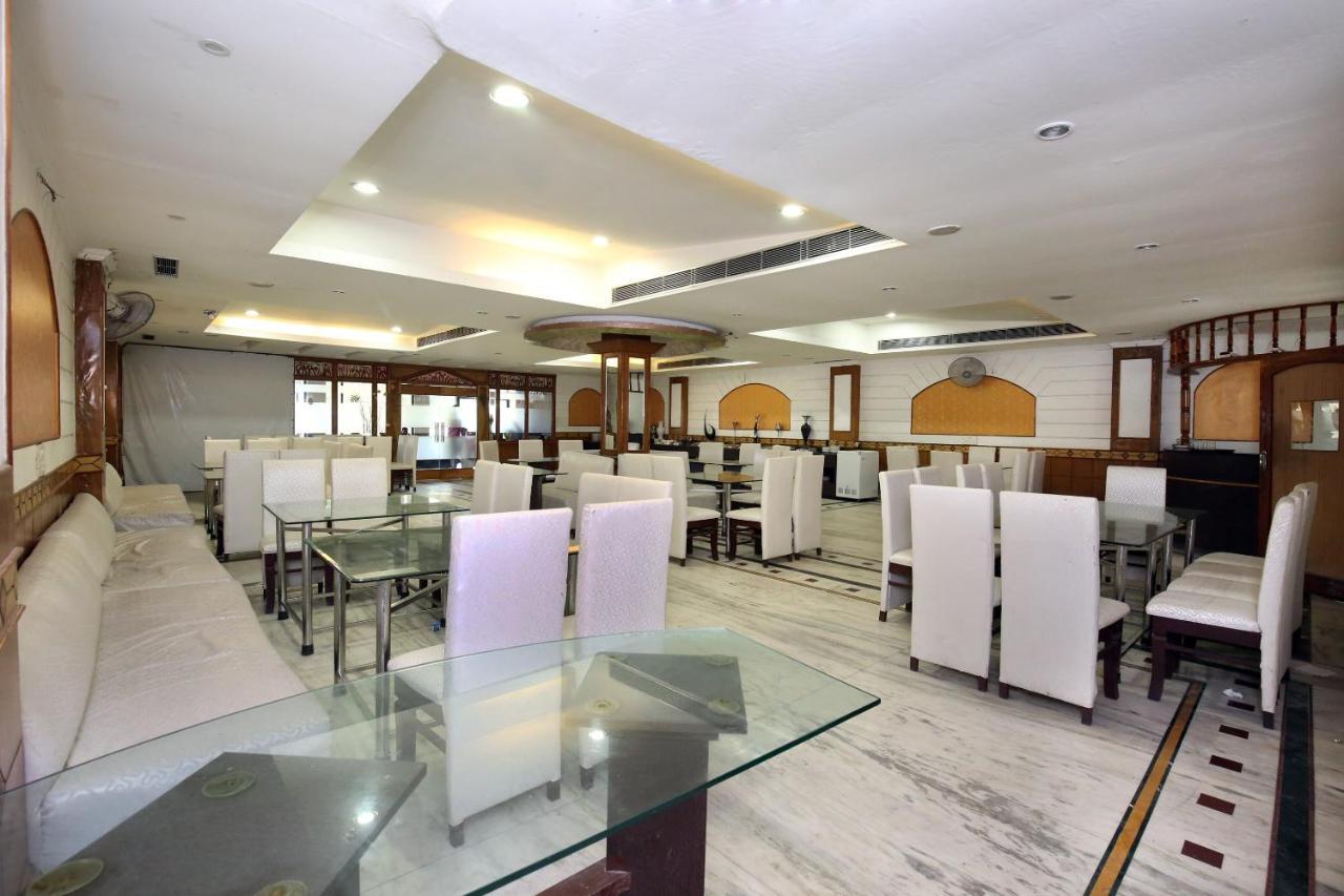 Capital O 10990 Hotel Gobind Regency Zirakpur Kültér fotó