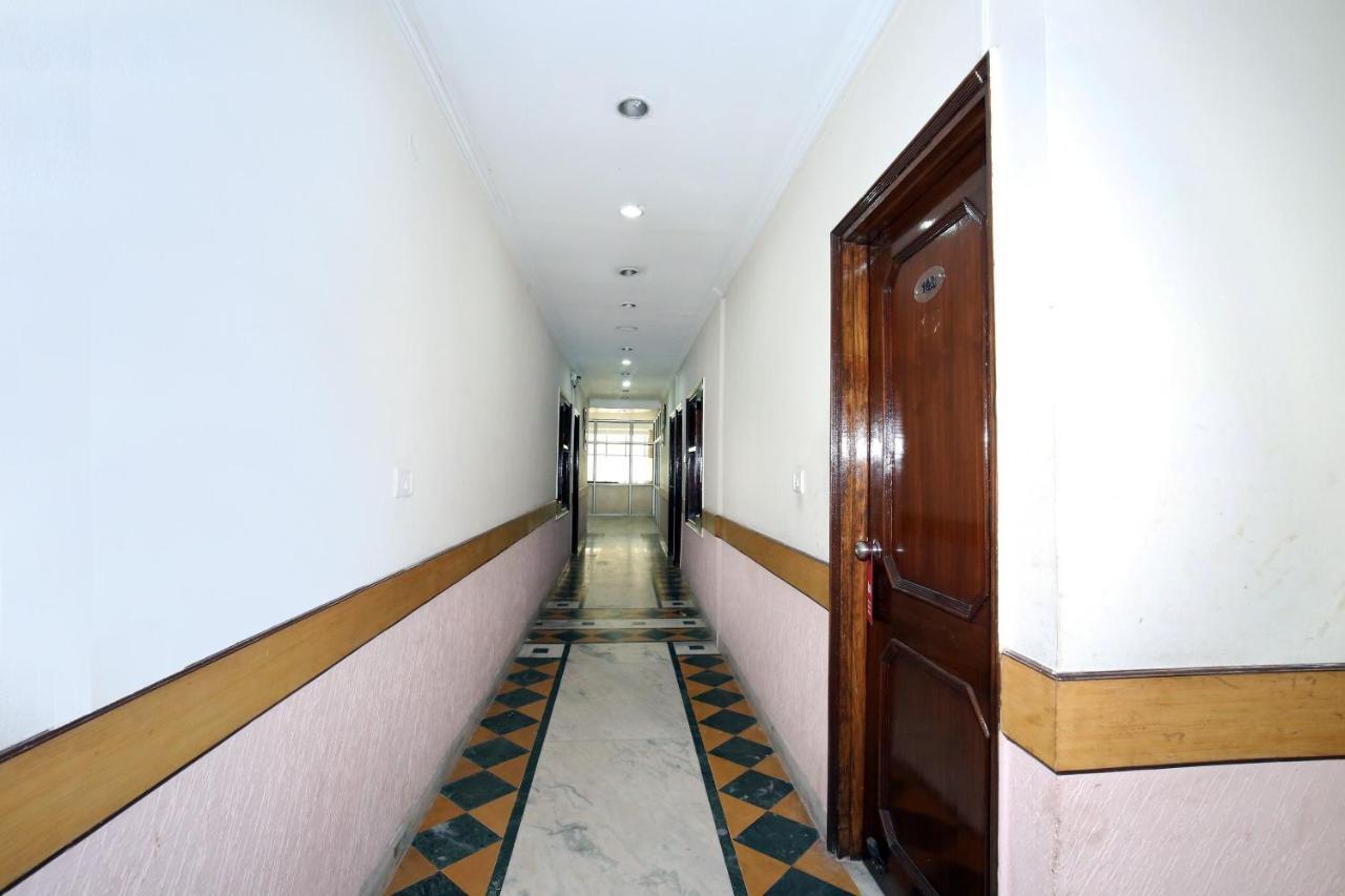 Capital O 10990 Hotel Gobind Regency Zirakpur Kültér fotó