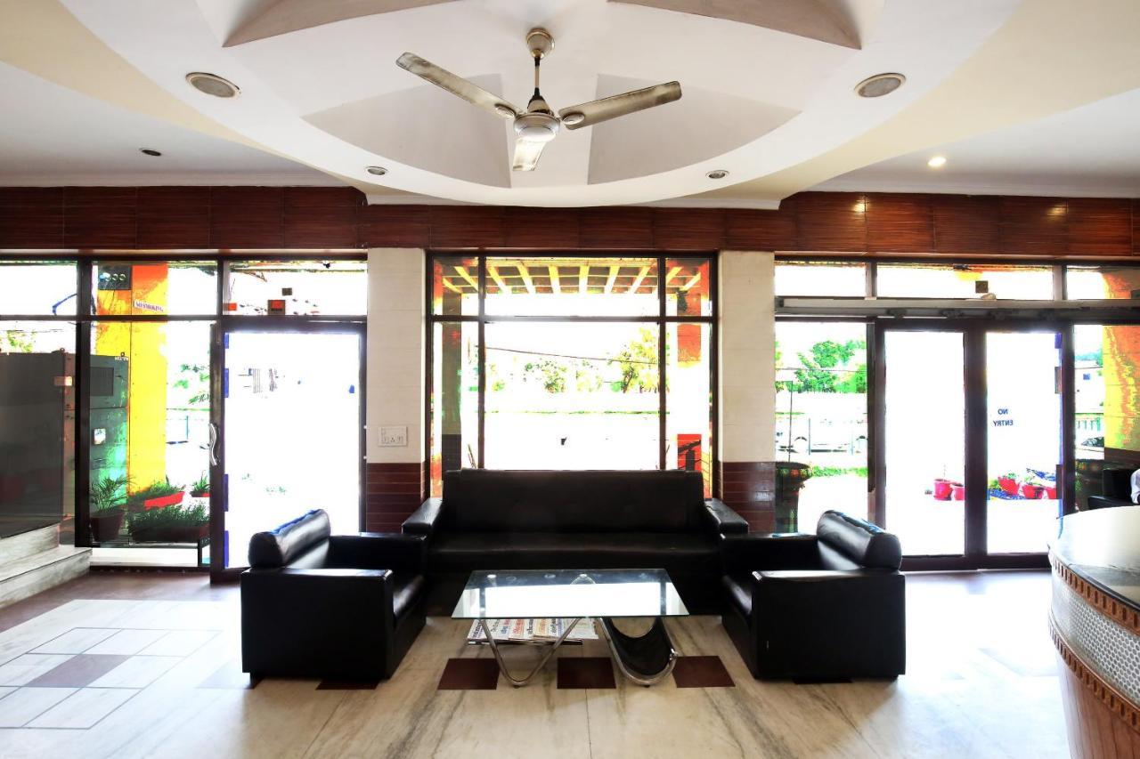 Capital O 10990 Hotel Gobind Regency Zirakpur Kültér fotó
