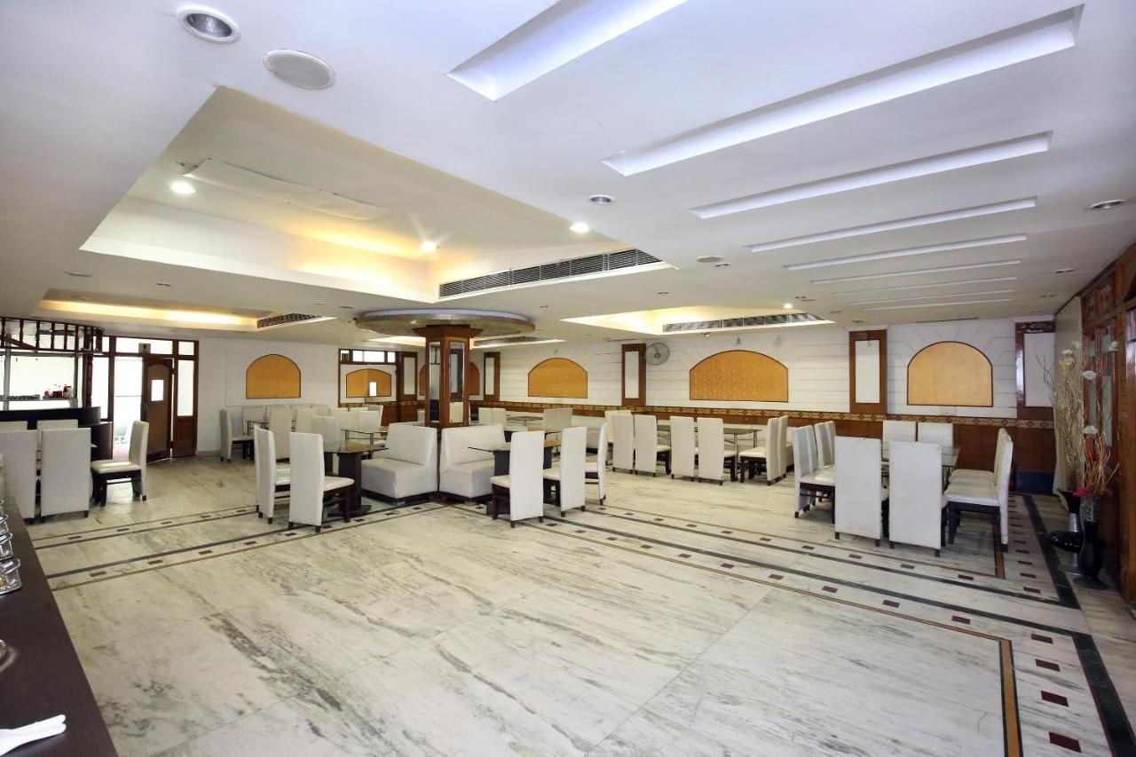 Capital O 10990 Hotel Gobind Regency Zirakpur Kültér fotó