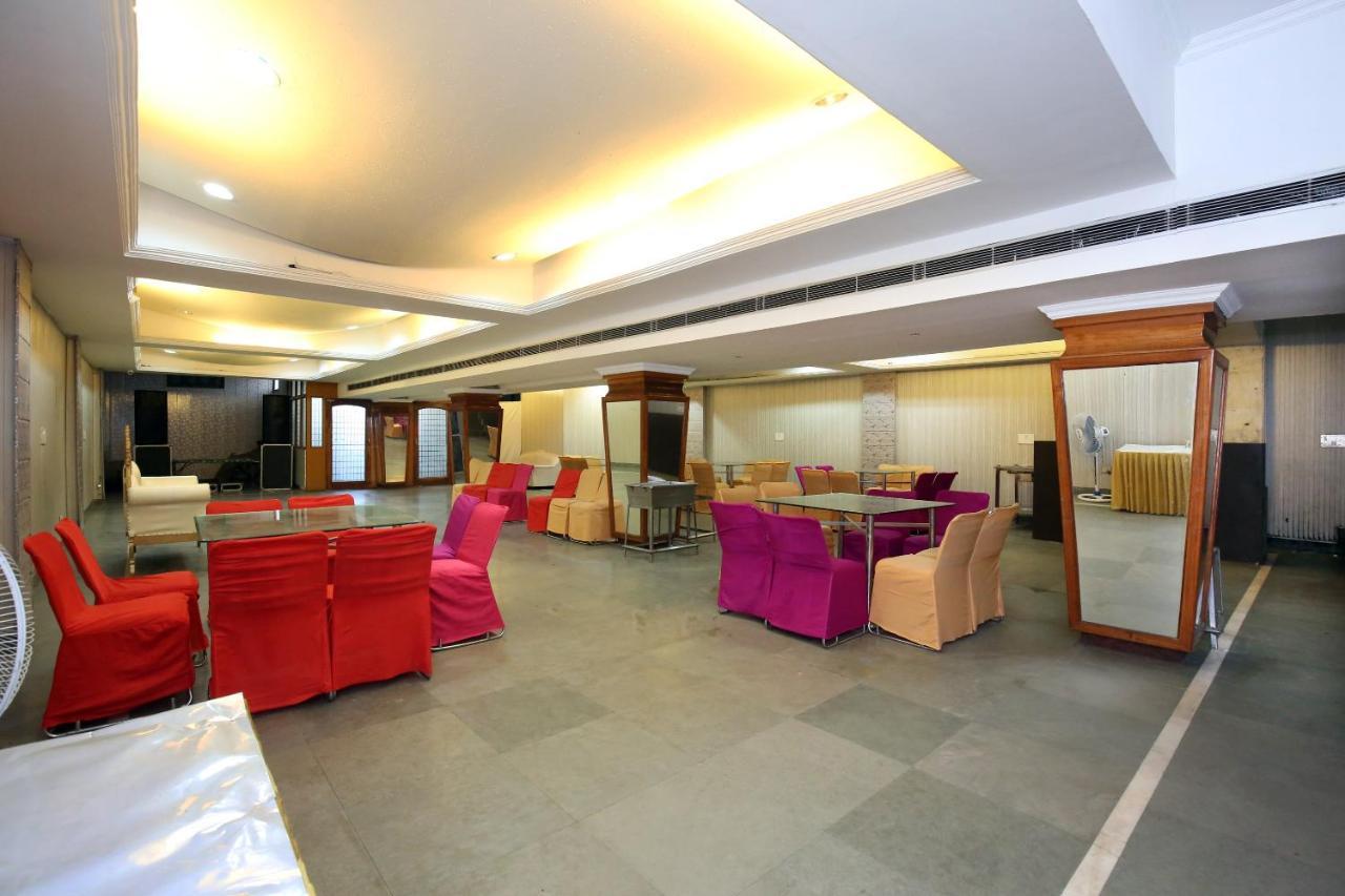 Capital O 10990 Hotel Gobind Regency Zirakpur Kültér fotó